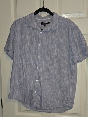 Short-Sleeve Casual Button-Down Shirt in Light Blue